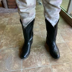 Yippee ki-yay! Giddy-up in these Laredo boots!